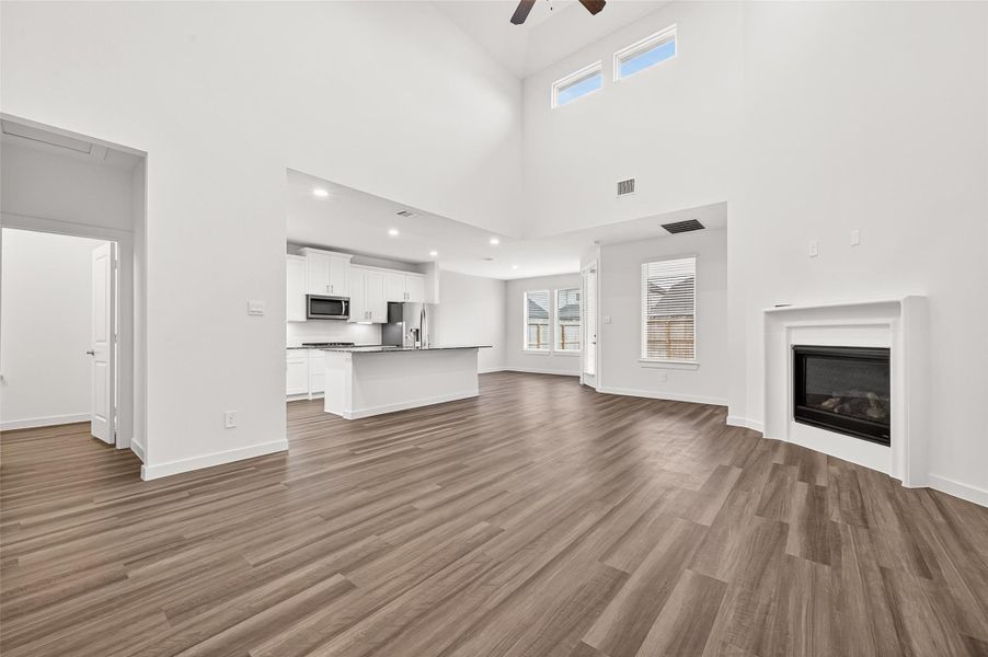 Spacious, unfurnished interior of a new home in Harvest Green, Richmond (Image 38).
