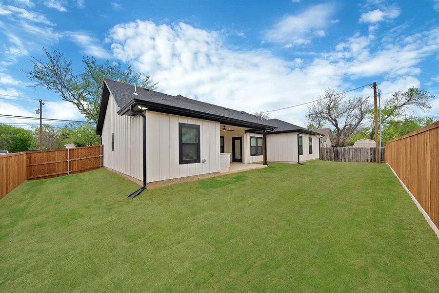 Exterior details and patio area of a home in , Decatur (Image 3).