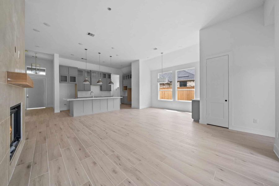 Spacious, unfurnished interior of a new home in Kresston, Montgomery (Image 11).