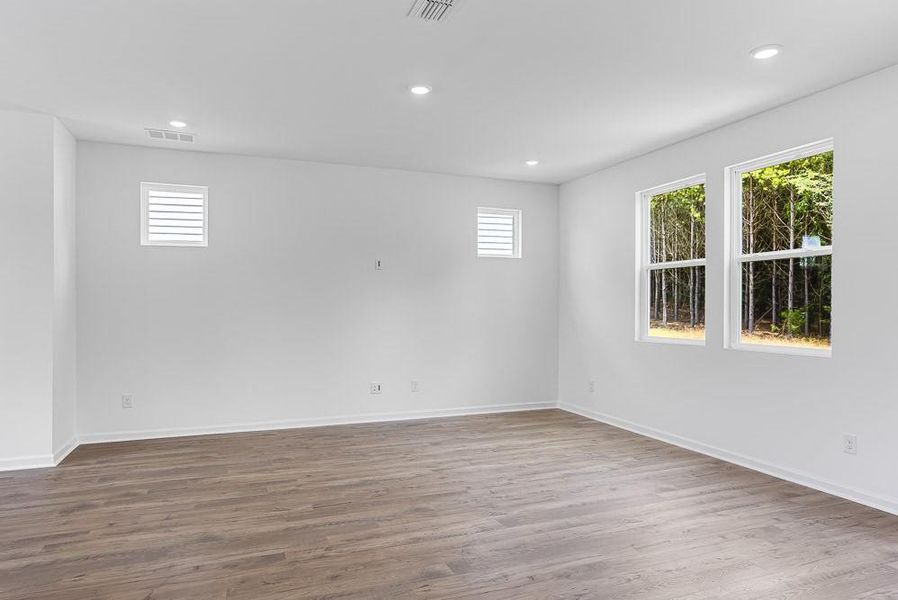 Spacious, unfurnished interior of a new home in Heritage River, Euharlee (Image 24). Spacious, unfurnished interior of a new home in Heritage River, Euharlee (Image 24).
