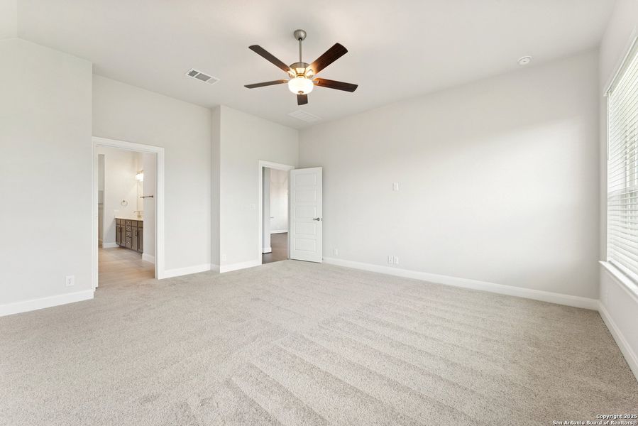 Spacious, unfurnished interior of a new home in The Crossvine 45’, Schertz (Image 29).
