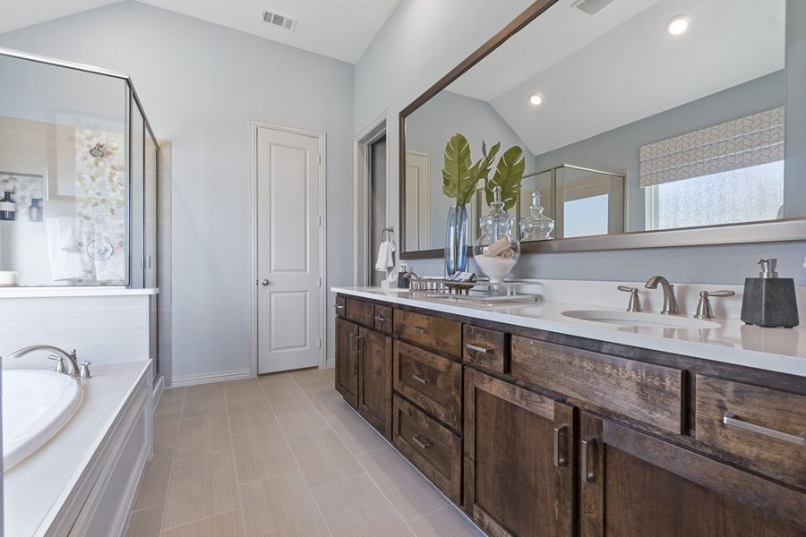 Representative furnished interior of a home built from the Bentley by Landon Homes in Lexington Frisco, Frisco (Image 18). Representative furnished interior of a home built from the Bentley by Landon Homes in Lexington Frisco, Frisco (Image 18).