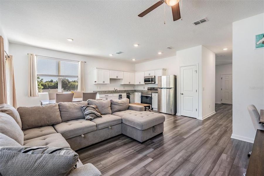 Furnished interior view inside a new home in Dug Creek, Gibsonton (Image 15). Furnished interior view inside a new home in Dug Creek, Gibsonton (Image 15).