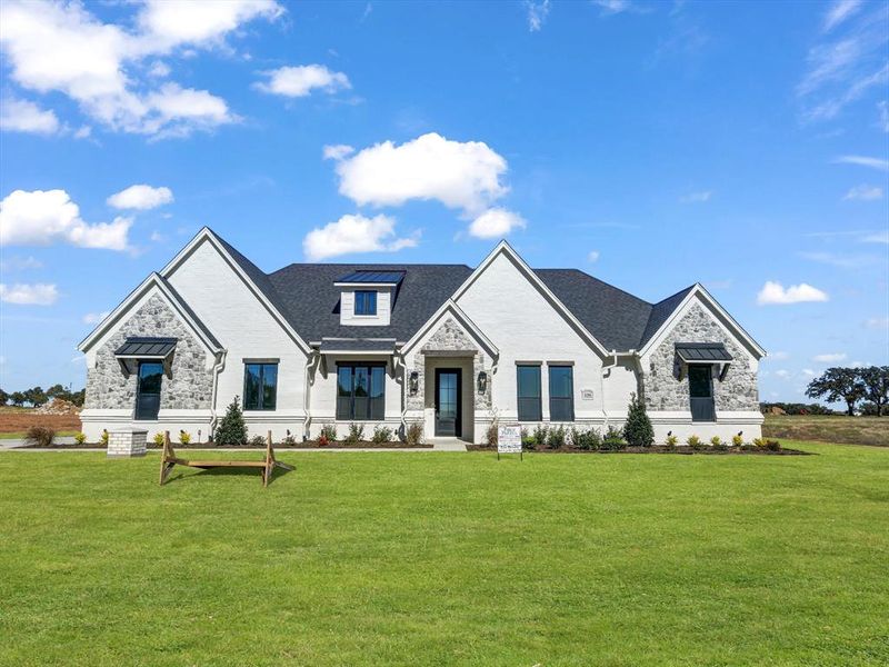 View of front of house featuring a front lawn