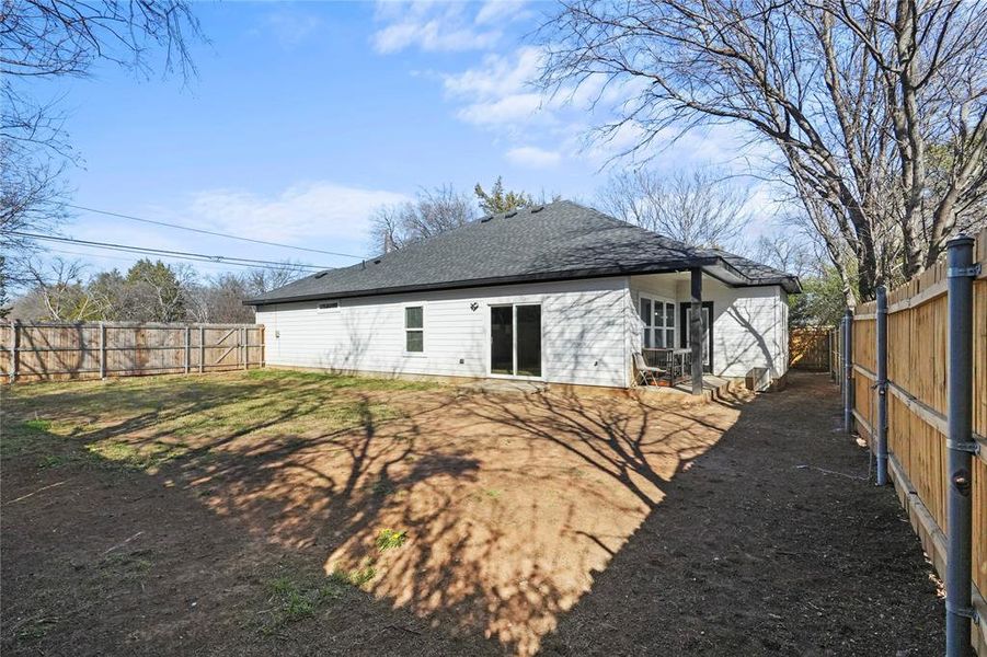 Exterior details and patio area of a home in , Dallas (Image 3).