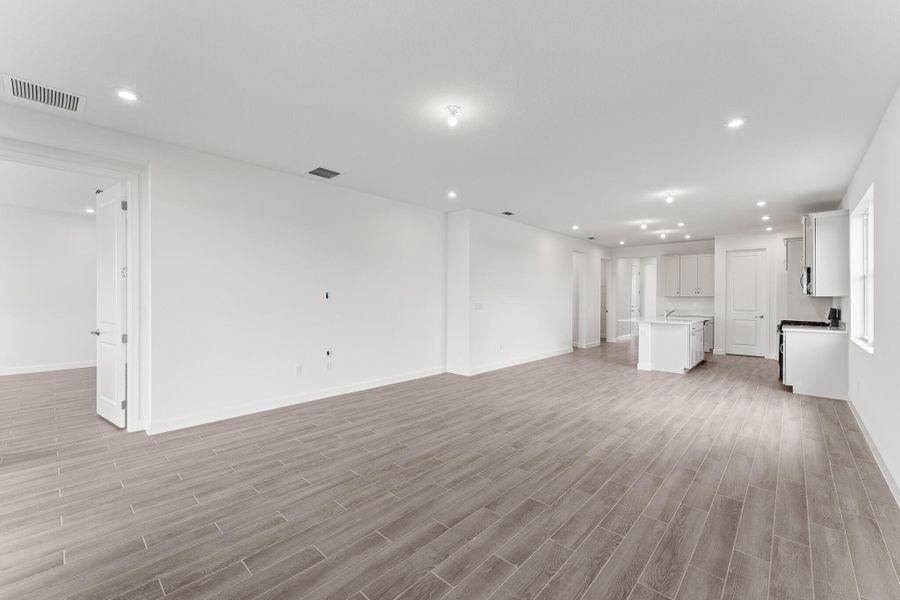 Spacious, unfurnished interior of a new home in , Port St. Lucie (Image 10).