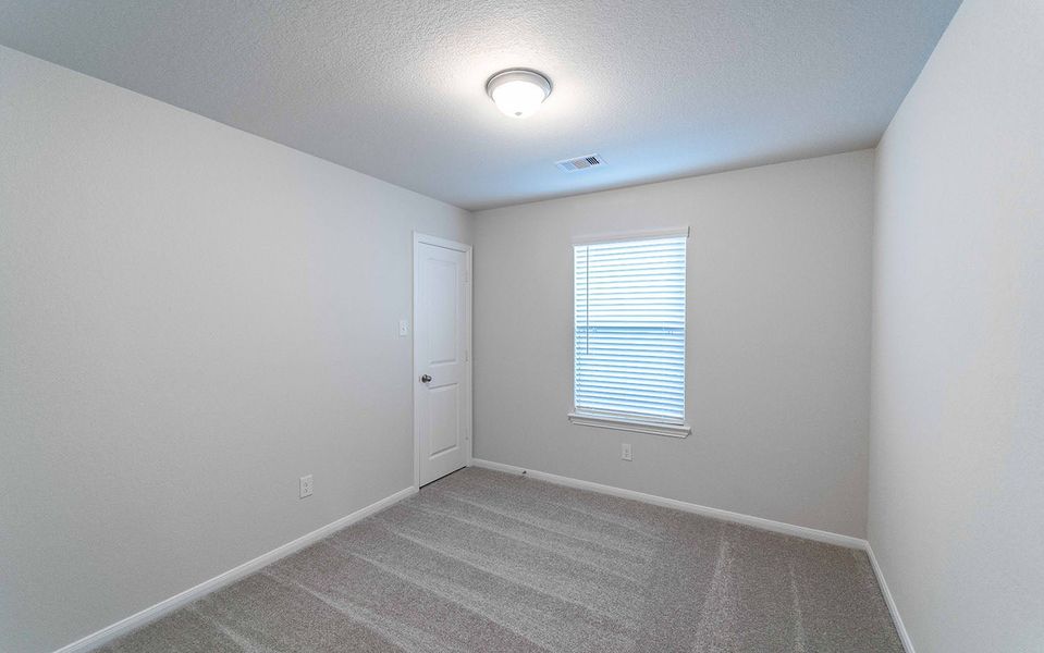Spacious, unfurnished interior of a new home in Lago Mar, Texas City (Image 14).