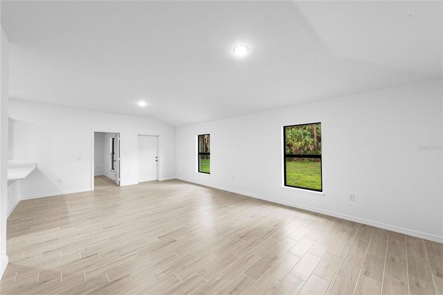 Spacious, unfurnished interior of a new home in , Citrus Springs (Image 14).