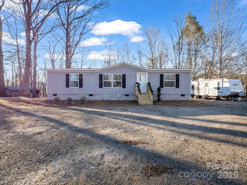 Exterior details and patio area of a home in , Marion (Image 22).