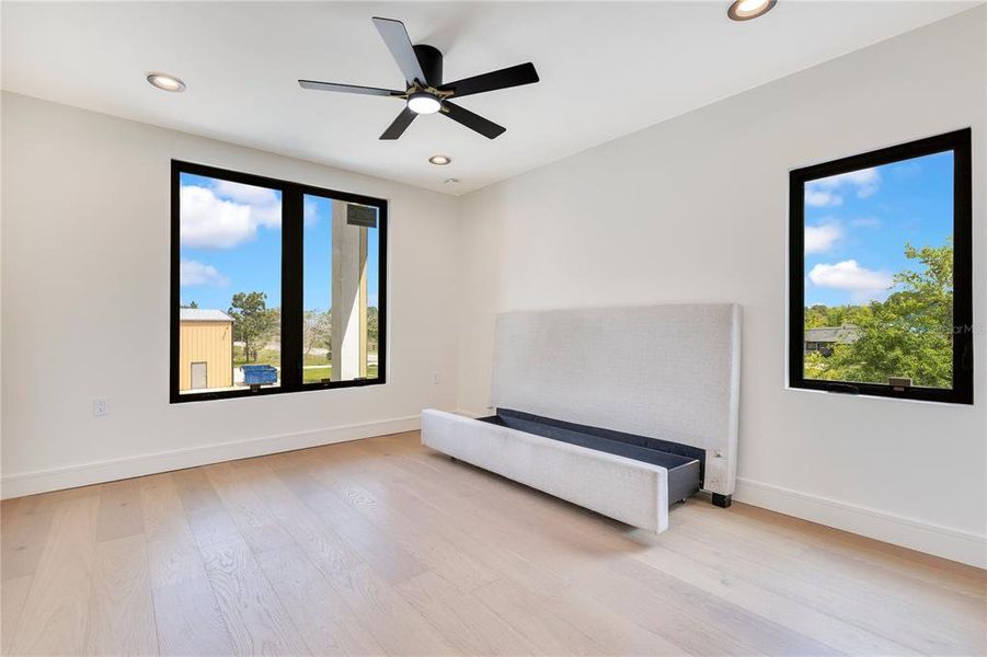Furnished interior view inside a new home in , Orlando (Image 7).