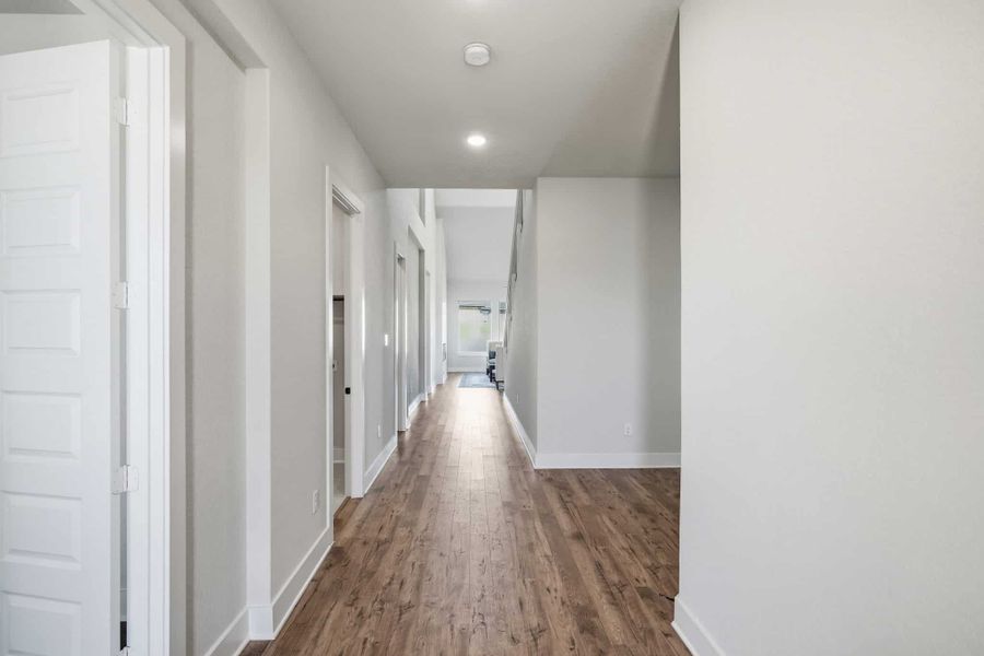 Spacious, unfurnished interior of a new home in Alsatian Oaks, Castroville (Image 40).