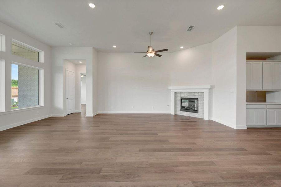 Spacious, unfurnished interior of a new home in Meridiana - Ascent Collection, Manvel (Image 21). Spacious, unfurnished interior of a new home in Meridiana - Ascent Collection, Manvel (Image 21).