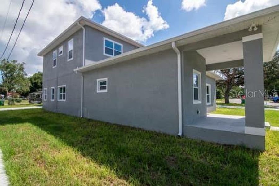 Exterior details and patio area of a home in , Tampa (Image 23).