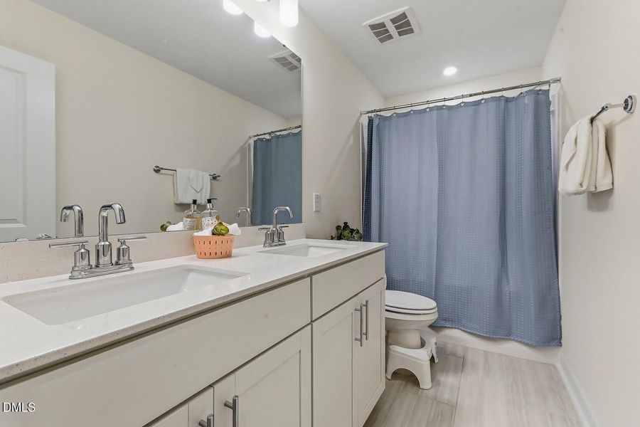 042-056-Bathroom 2-1500x1000