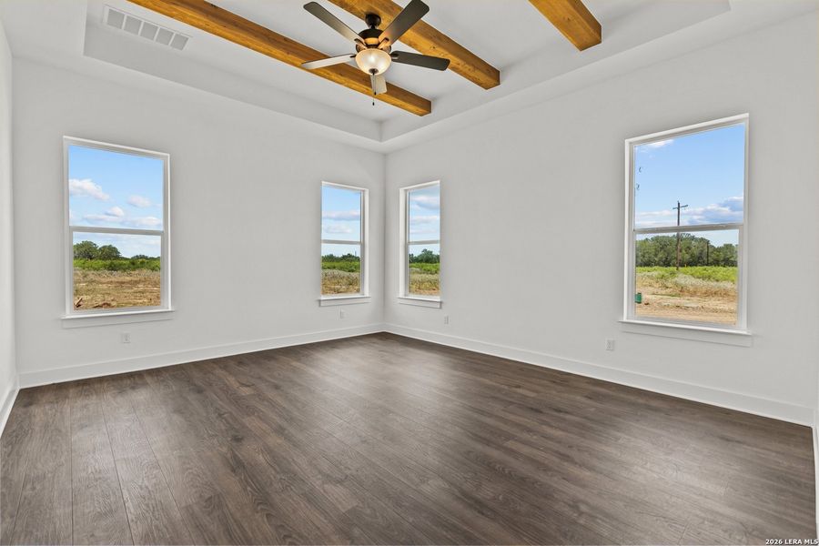 Spacious, unfurnished interior of a new home in , La Vernia (Image 22).