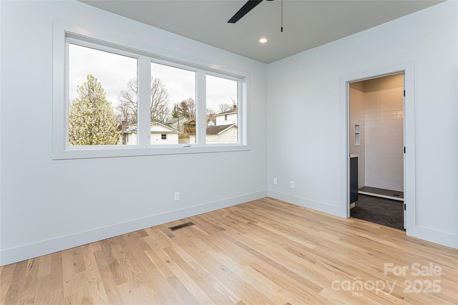 Photo of Similar Construction Photo of Similar Construction