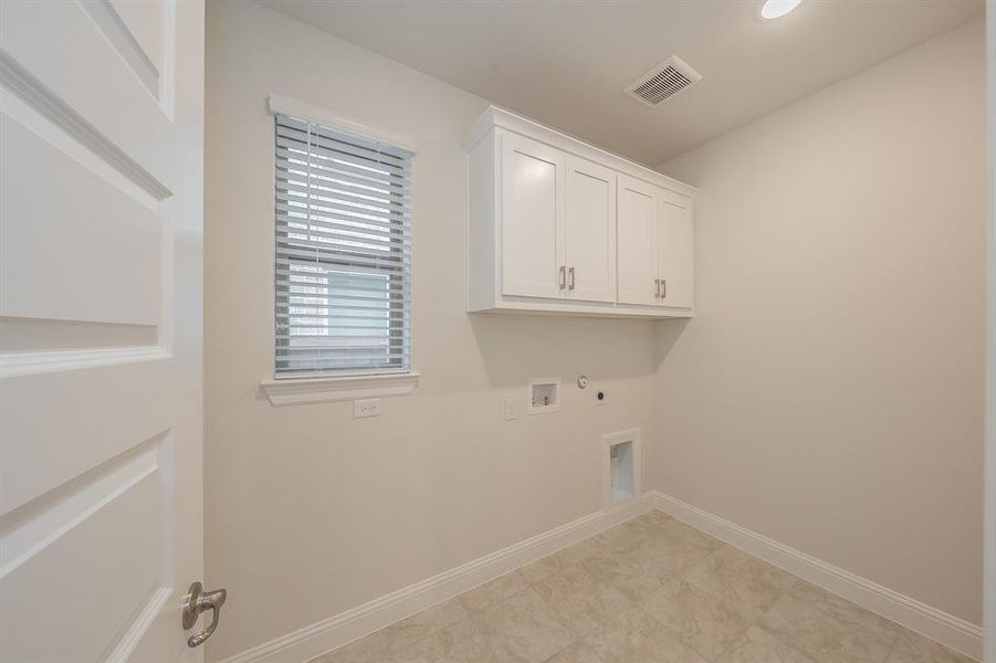 Spacious, unfurnished interior of a new home in Karis, Crowley (Image 33).