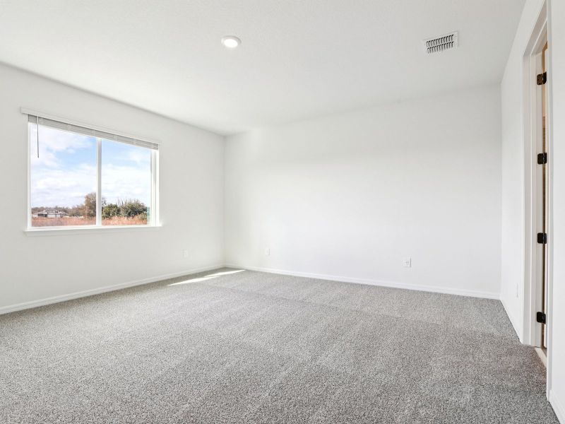 Spacious, unfurnished interior of a new home in Two Rivers - Signature Series, Zephyrhills (Image 18).