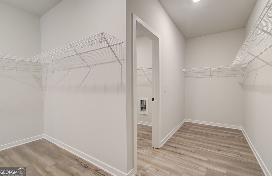 Spacious, unfurnished interior of a new home in Ponderosa Farms Reserve, Gainesville (Image 42).