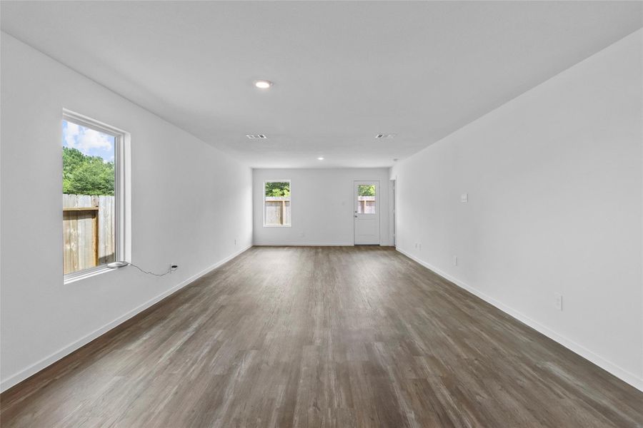 Spacious, unfurnished interior of a new home in The Canopies, Splendora (Image 13).