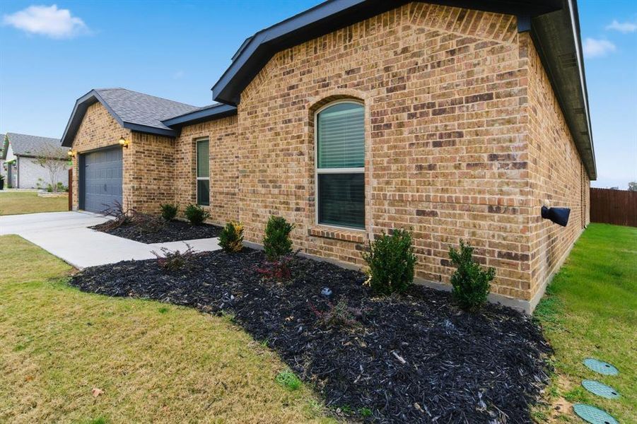 Exterior details and patio area of a home in , Azle (Image 4).