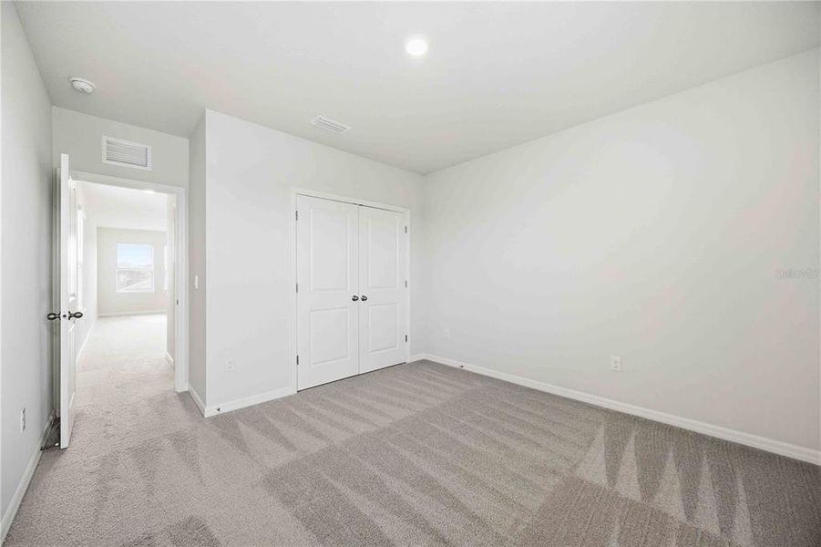 Spacious, unfurnished interior of a new home in Coddington, Bradenton (Image 49).