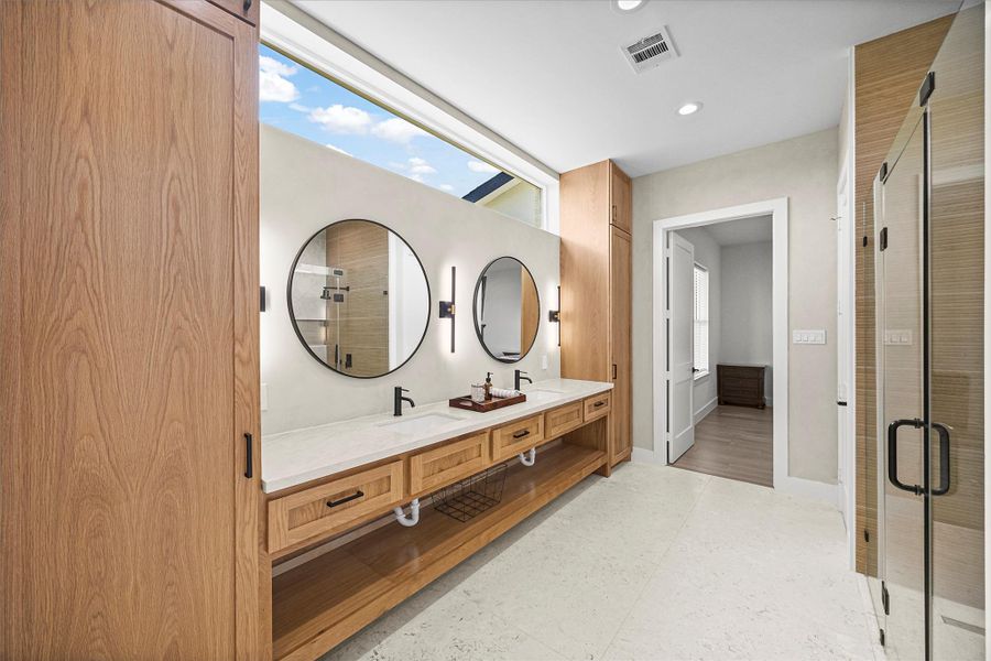 Furnished interior view inside a new home in , Baytown (Image 14).