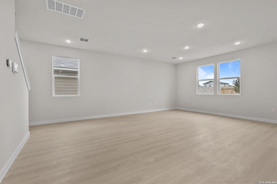 Spacious, unfurnished interior of a new home in Applewhite Meadows, San Antonio (Image 31).