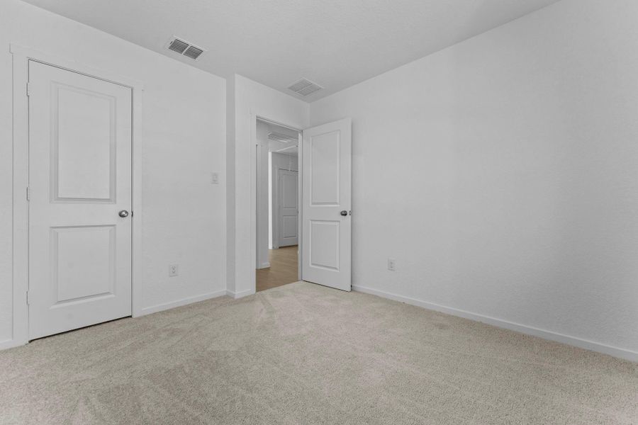 Spacious, unfurnished interior of a new home in Friendship Oaks, Fredericksburg (Image 21).