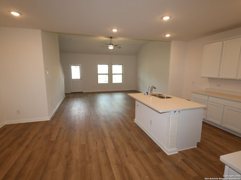 Spacious, unfurnished interior of a new home in Greenspoint Heights, Seguin (Image 32).