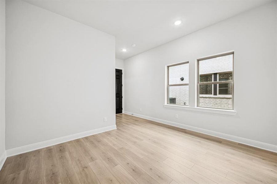 Spacious, unfurnished interior of a new home in Creekshaw – Gardens, Royse City (Image 15).