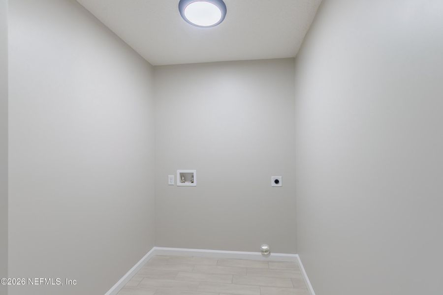 Spacious, unfurnished interior of a new home in , Keystone Heights (Image 12).