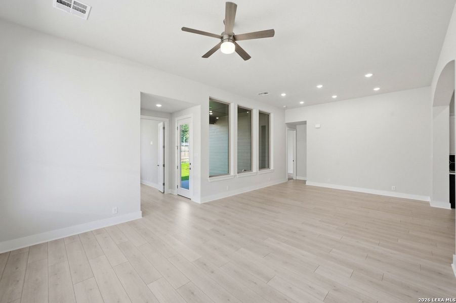 Spacious, unfurnished interior of a new home in Weston Oaks, San Antonio (Image 22).
