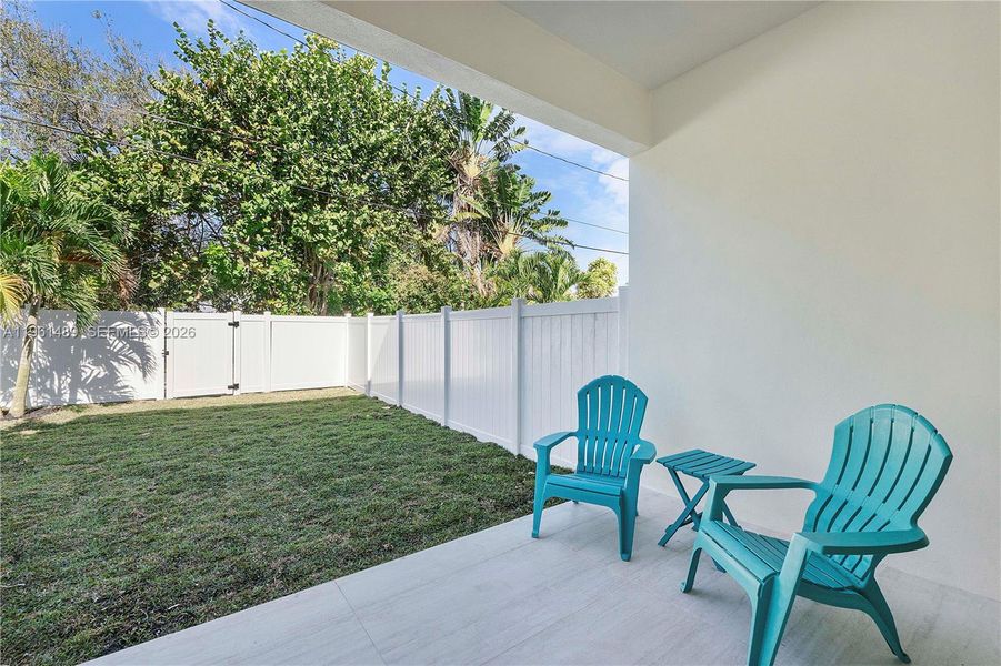 Exterior details and patio area of a home in , Fort Lauderdale (Image 29).