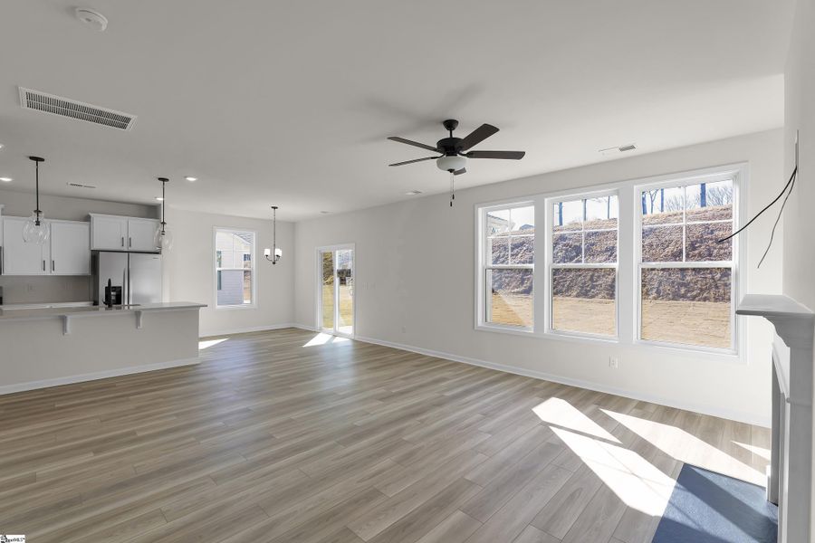 Spacious, unfurnished interior of a new home in Lynbrook, Boiling Springs (Image 16).