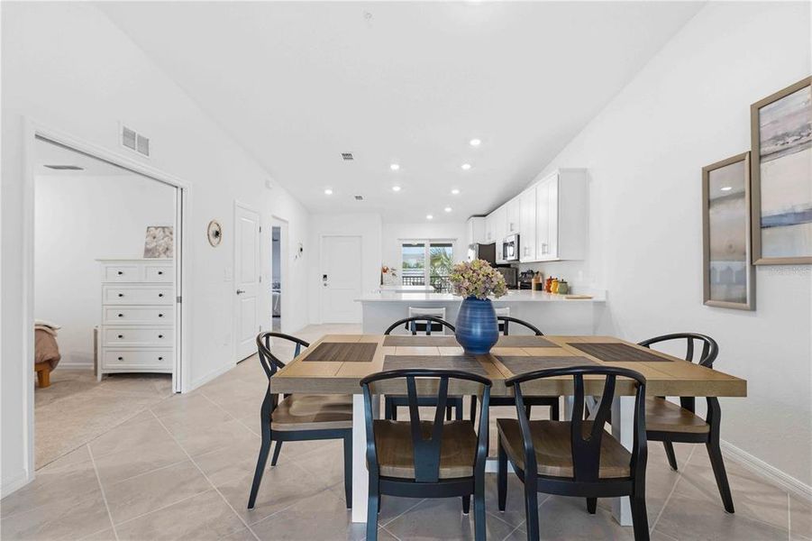 Furnished interior view inside a new home in , Venice (Image 11).