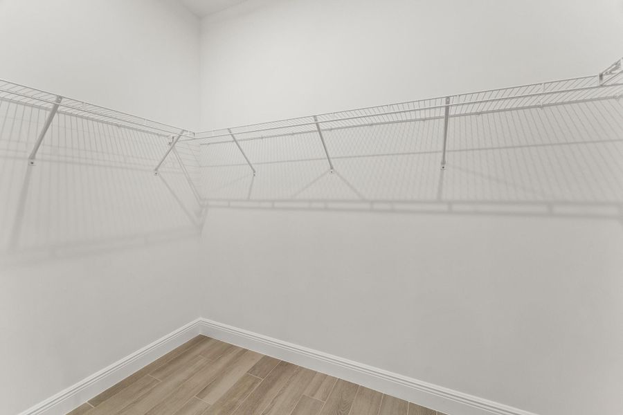 Spacious, unfurnished interior of a new home in Newfield - Rosette Park, Palm City (Image 10).