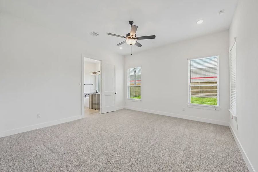 Spacious, unfurnished interior of a new home in Wood Leaf Reserve, Tomball (Image 30). Spacious, unfurnished interior of a new home in Wood Leaf Reserve, Tomball (Image 30).