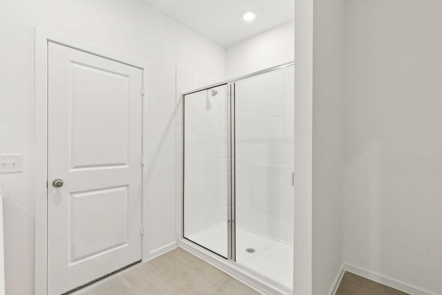 Spacious, unfurnished interior of a new home in Mavera, Conroe (Image 15).