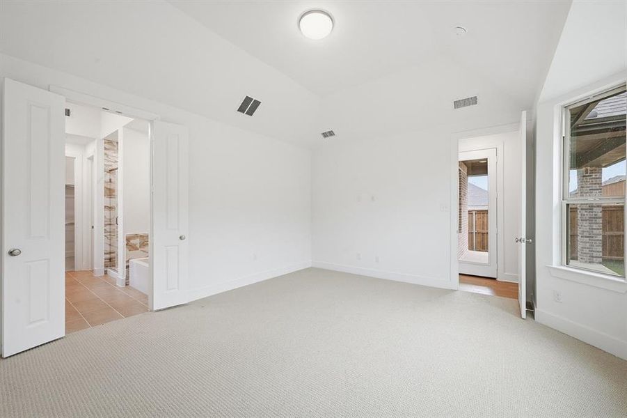 Spacious, unfurnished interior of a new home in Gateway Village - The Reserve: 50ft. lots, Denison (Image 15).