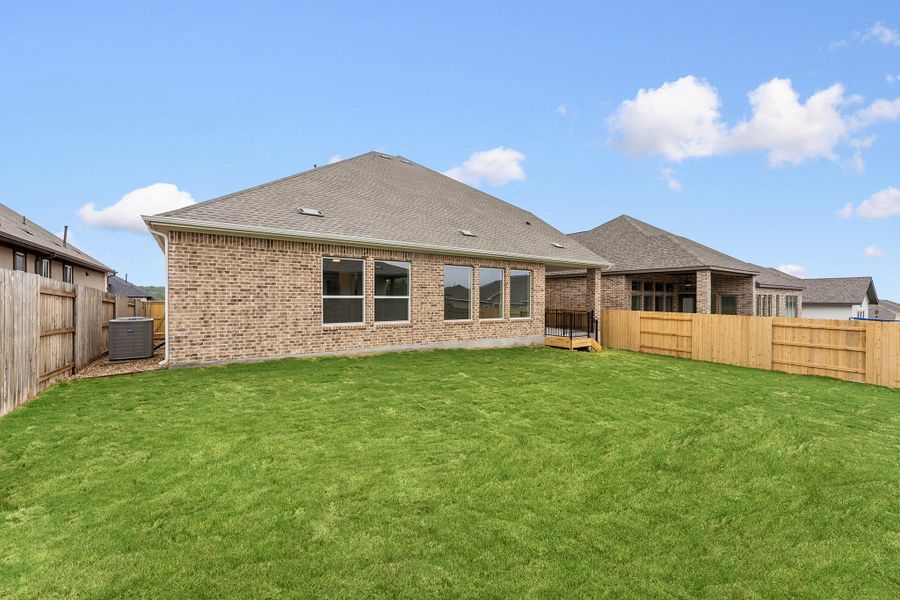 Exterior details and patio area of a home in La Cima, San Marcos (Image 3).