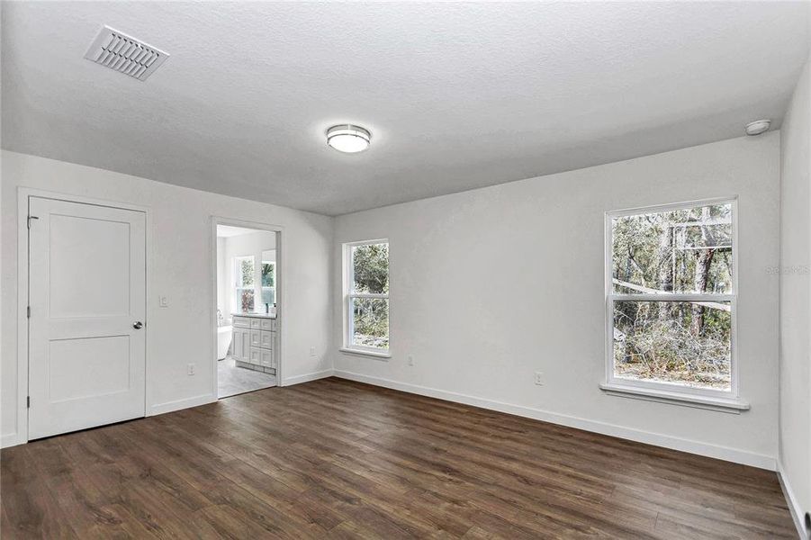 Spacious, unfurnished interior of a new home in , Dunnellon (Image 38).