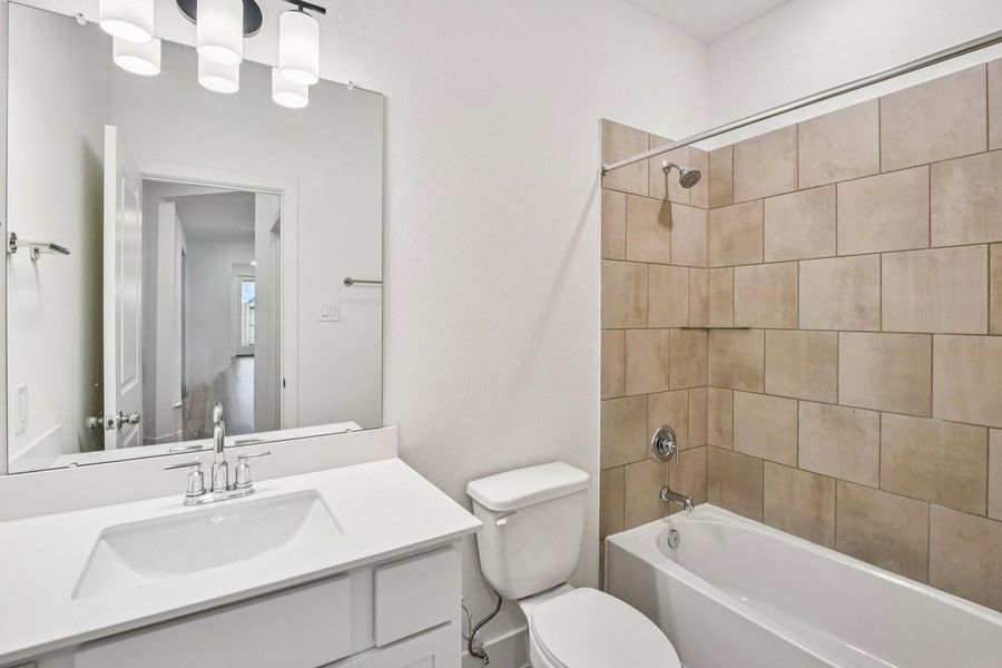 21522 Berry Crest Bath
