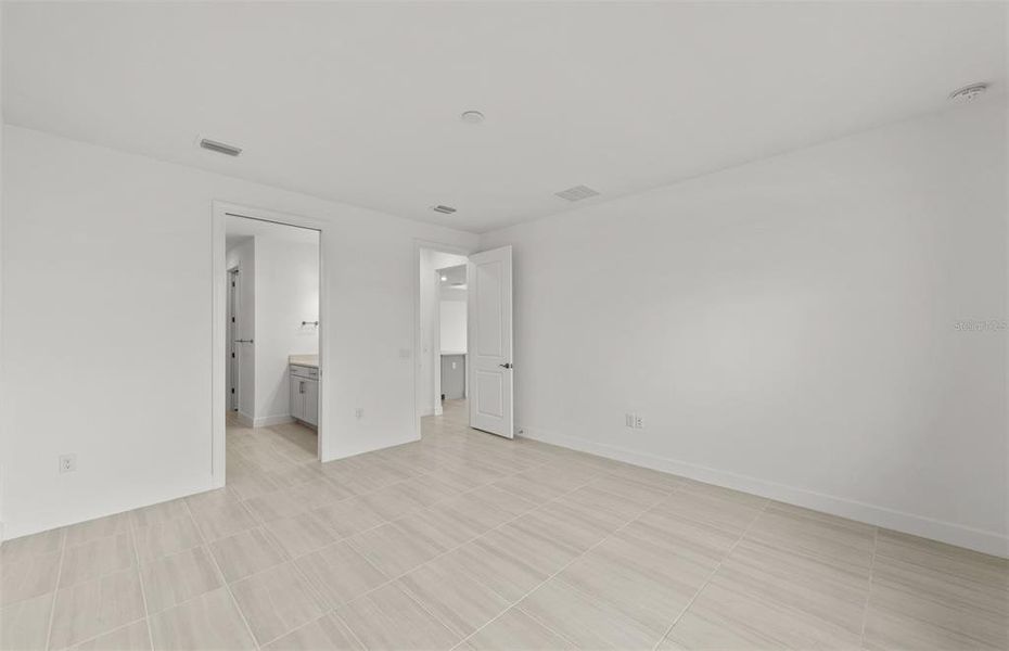 Spacious, unfurnished interior of a new home in , North Port (Image 28). Spacious, unfurnished interior of a new home in , North Port (Image 28).