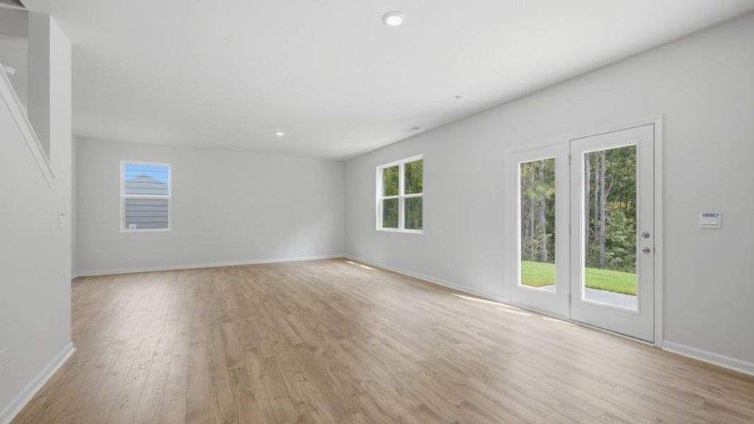 Spacious, unfurnished interior of a new home in Oaks at Cedar Grove, Fairburn (Image 24).