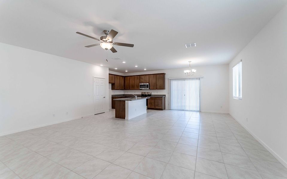 Spacious, unfurnished interior of a new home in Rancho Santa Rosa, Maricopa (Image 14).