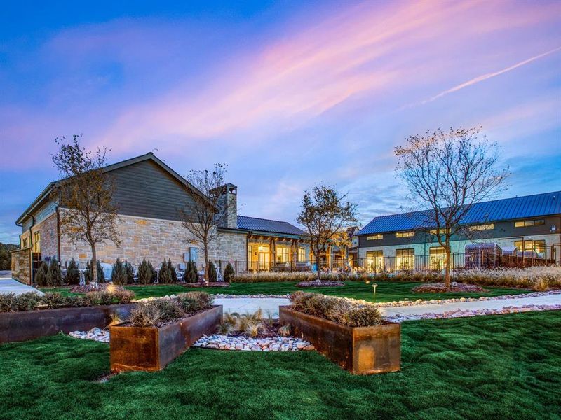 Community amenities in SoHo Square, Dallas (Image 25).