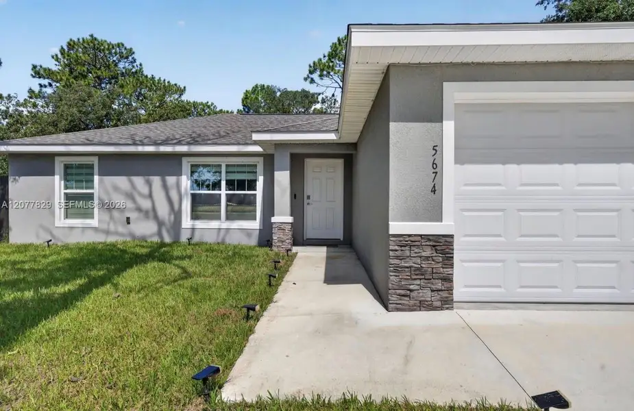 Exterior details and patio area of a home in , Citrus Springs (Image 21).