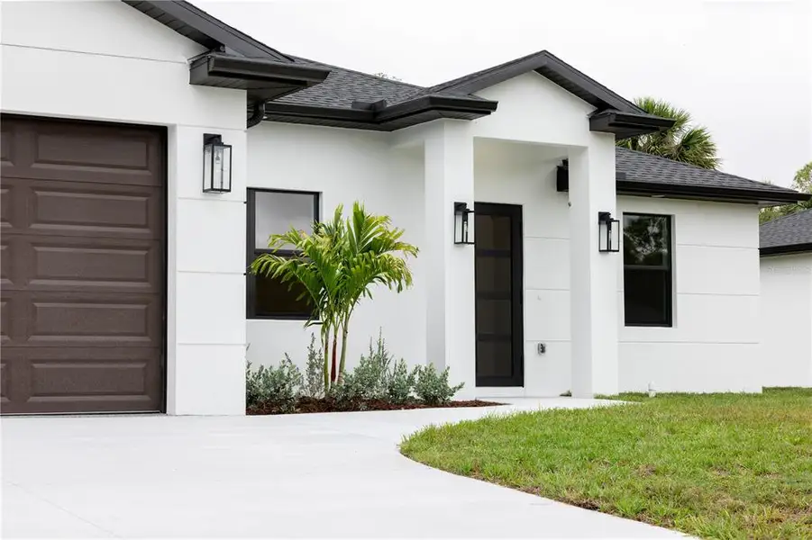 Exterior details and patio area of a home in , North Port (Image 3).