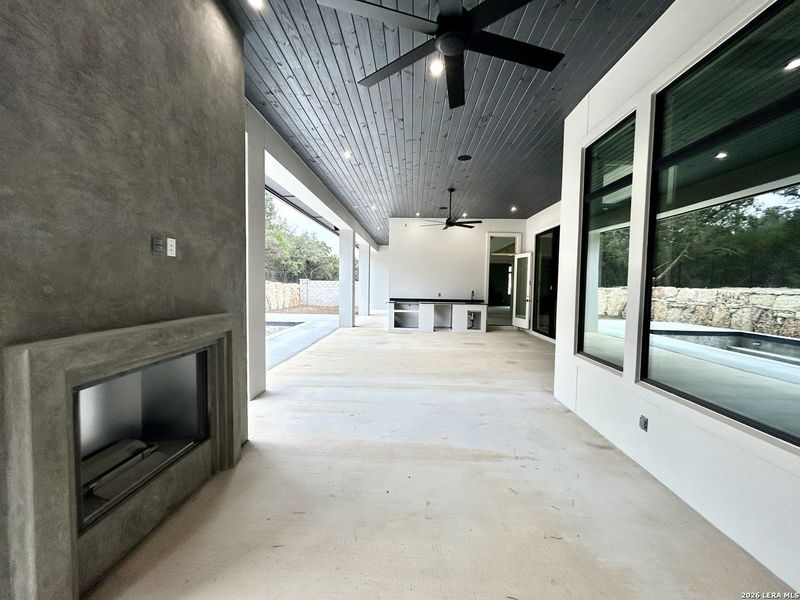 Exterior details and patio area of a home in , San Antonio (Image 20).